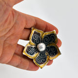 Flower Pearls – brooch with a white pearl