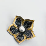 Flower Pearls – brooch with a white pearl
