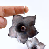 Flower Pearls - pendientes colgantes de plata con perla negra