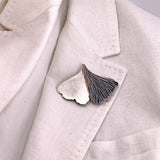Flower Pearls – brooch with a white pearl