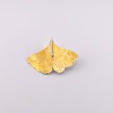 Flower Pearls – brooch with a white pearl