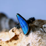 Ópalo - Anillo de plata oxidada con ópalo y diamantes