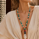 Collar largo piedras naturales verde con colgante de cristal