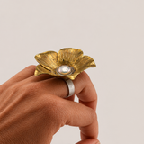 Anillo Garden flor dorada con perla