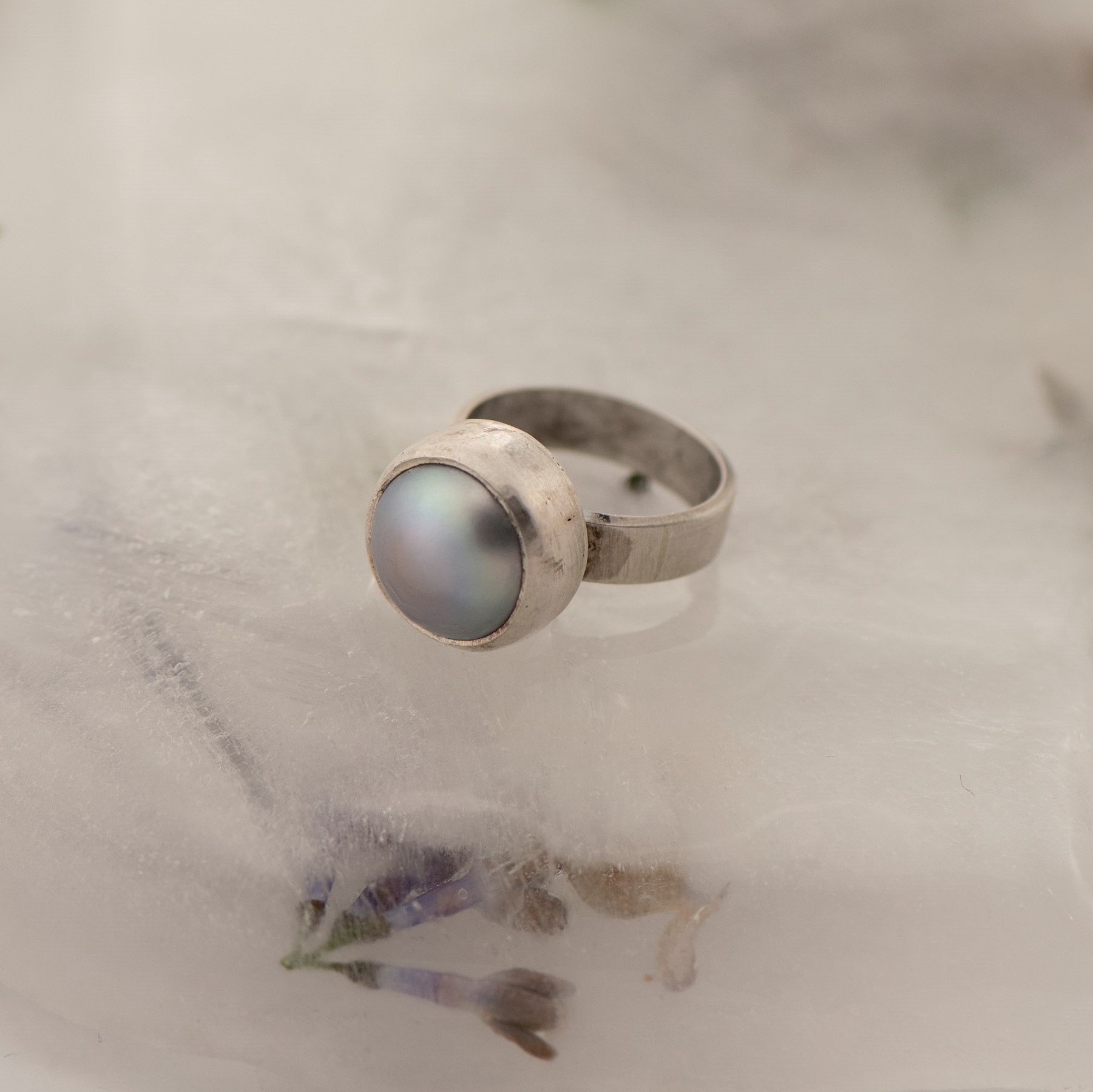 grey modern pearl pierscionek perla srebro galeria ora bizuteria 4