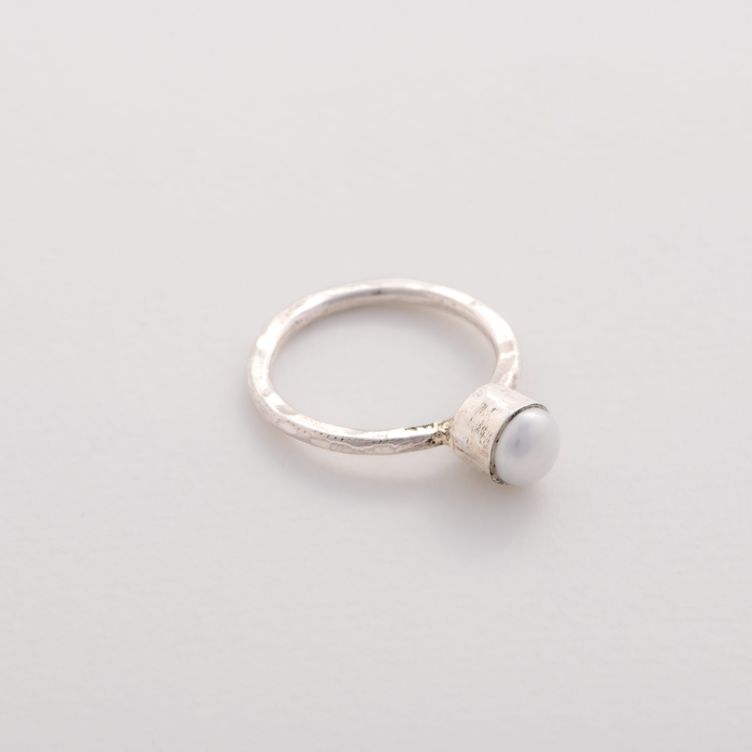 modern white pearl pierscionek maly perla bizuteria galeria ora