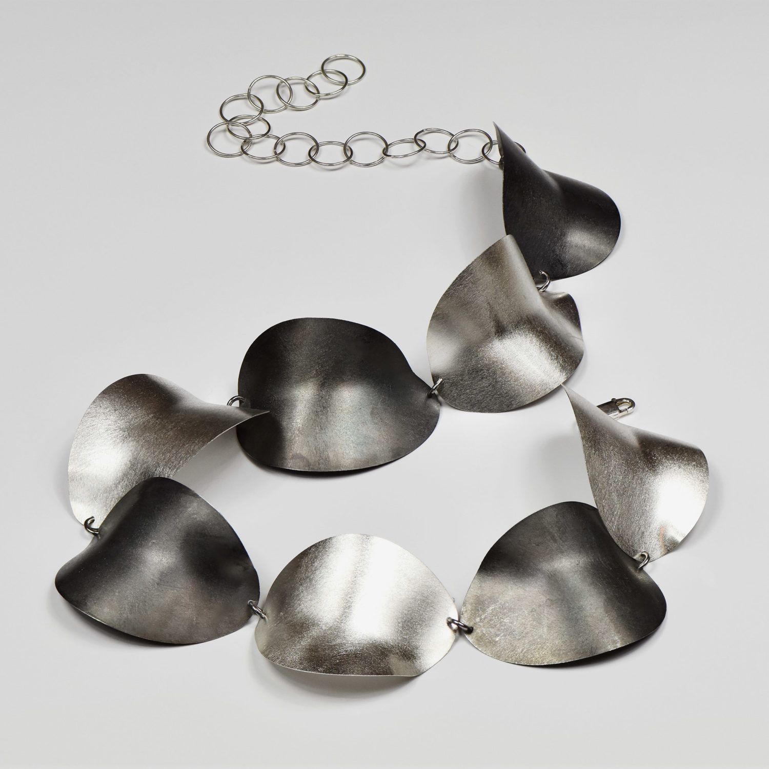naszyjnik blaszki czipsy Ag srebro oksydowane bizuteria nowoczesna galeria ora