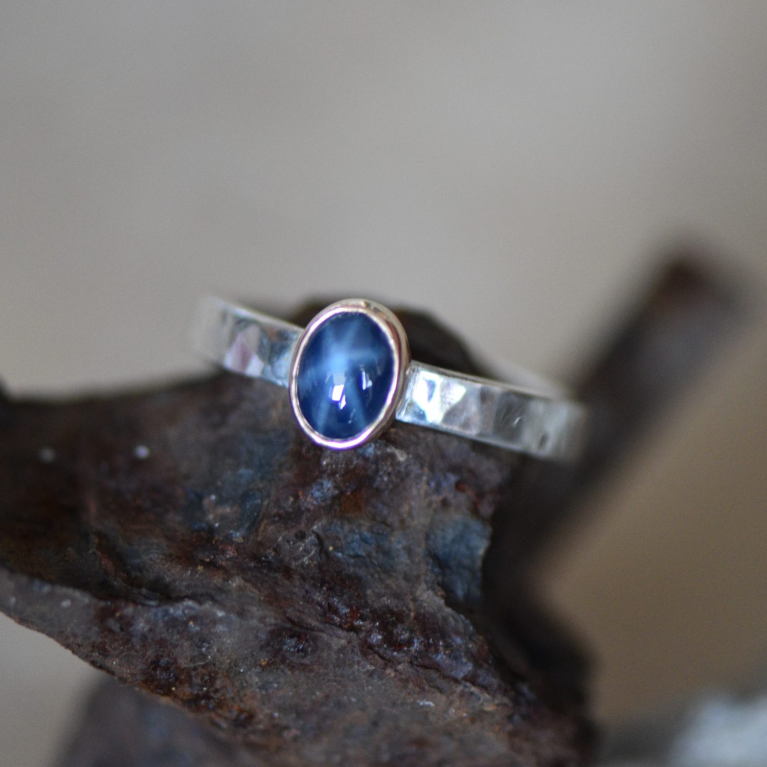 Star Sapphire - pierścionek z szafirem
